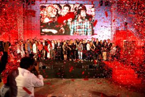 todos com confetis