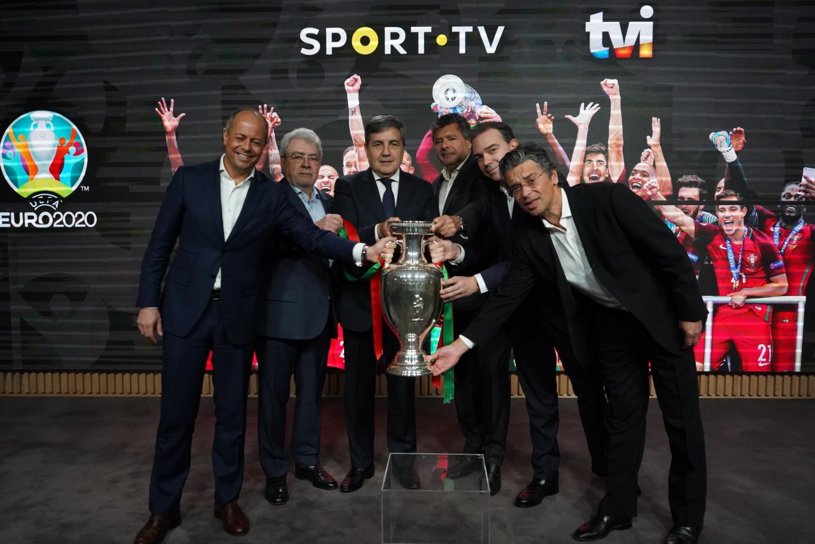 Descubra como é um dia na TVI, em «modo futebol» - TVI